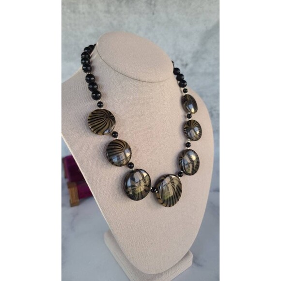 Vintage Black and Tan Beaded Necklace - Picture 3 of 10